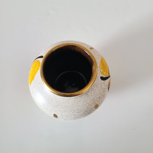 Little ceramic round hand painted vase with leaves design. - Picture 4 of 7